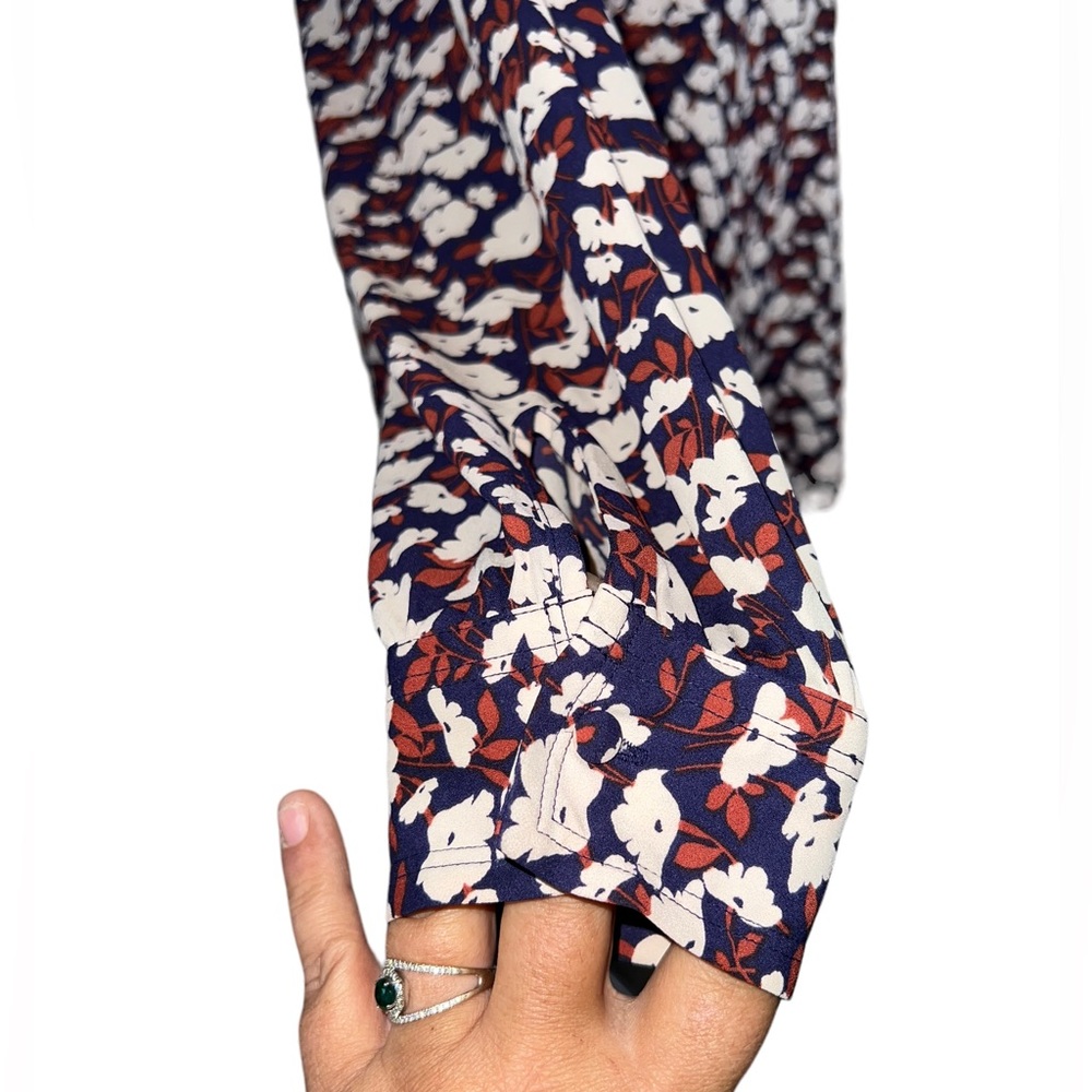 Lark and Ro floral printed blouse - Women's size XL- Blue/Brown/Cream - Picture 4 of 14